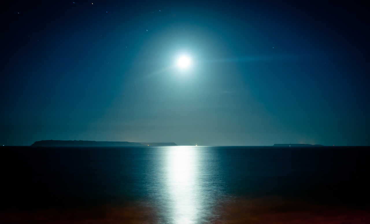 Julien Butruille | Photography - Gallery - Project 365 - Moon on the Water